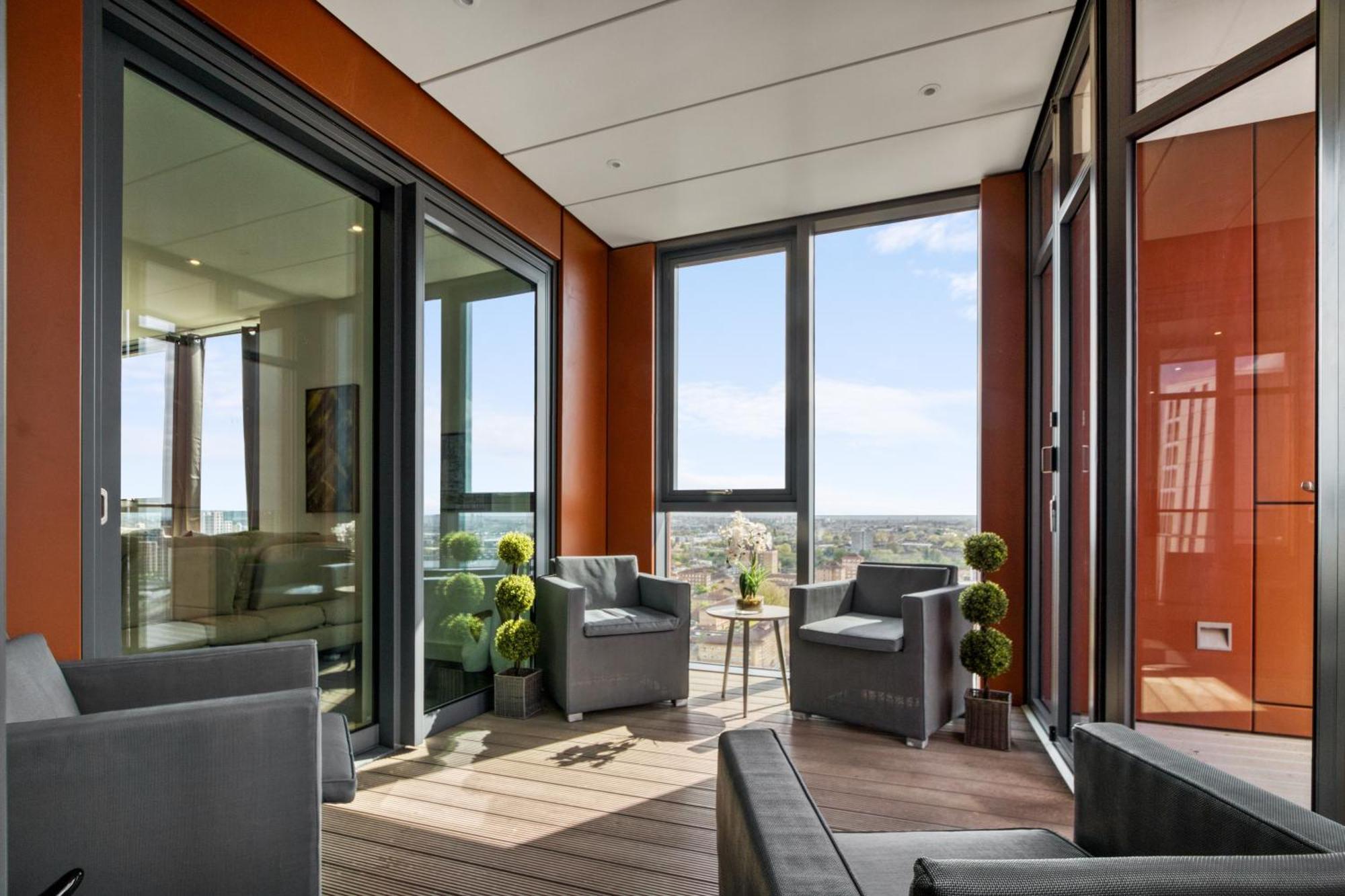 Stunning 360º View Luxurious Penthouse Apartment ลอนดอน ภายนอก รูปภาพ