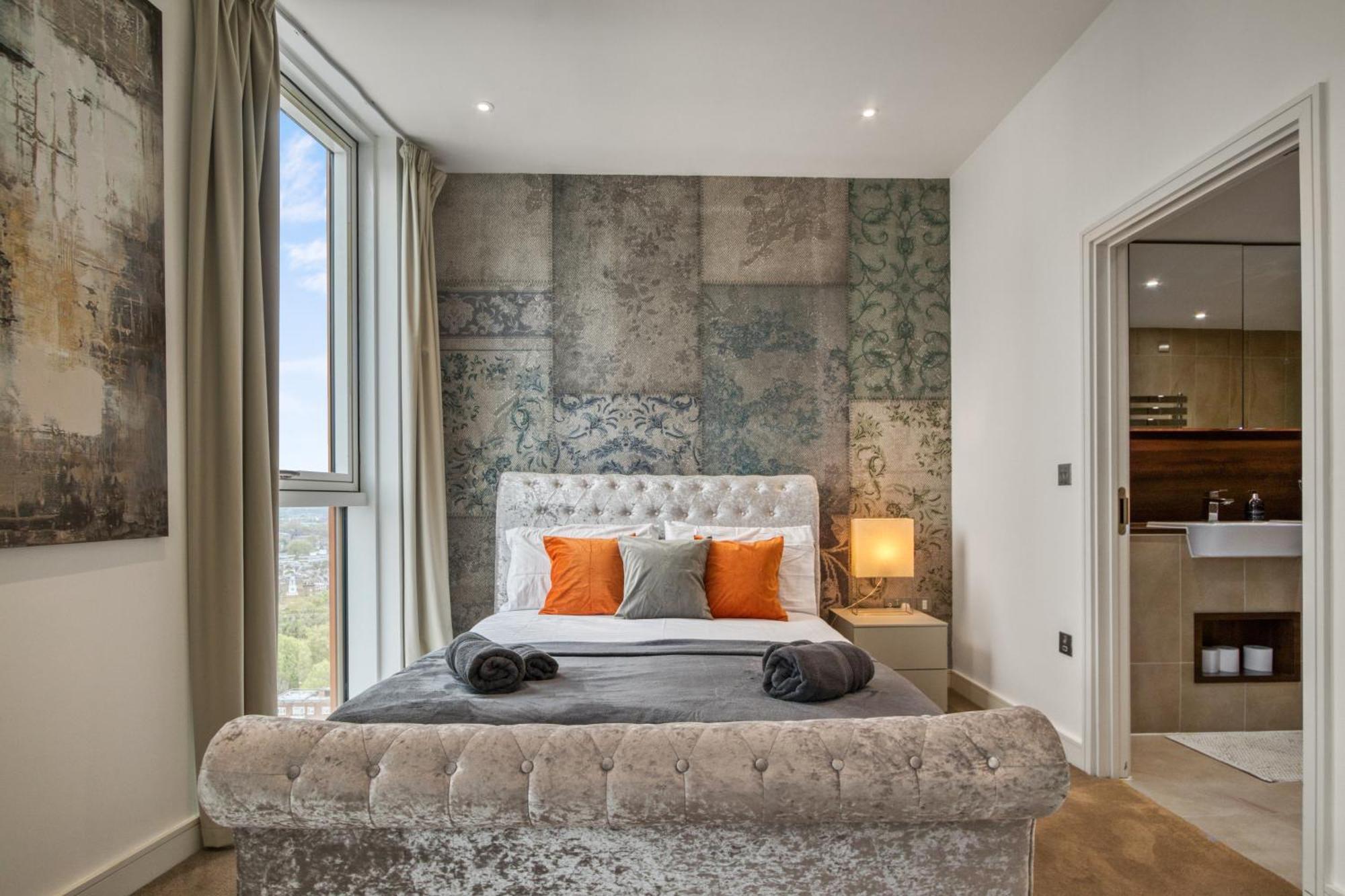 Stunning 360º View Luxurious Penthouse Apartment ลอนดอน ภายนอก รูปภาพ