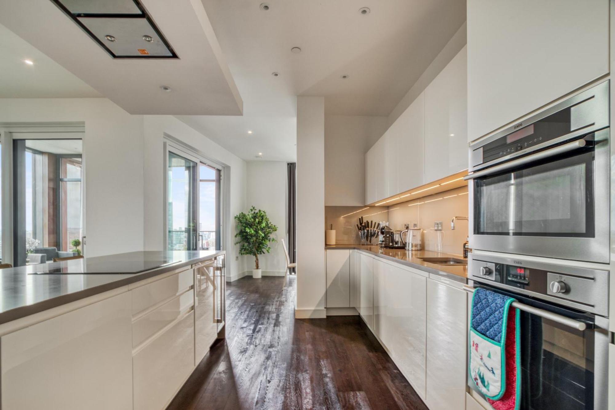 Stunning 360º View Luxurious Penthouse Apartment ลอนดอน ภายนอก รูปภาพ