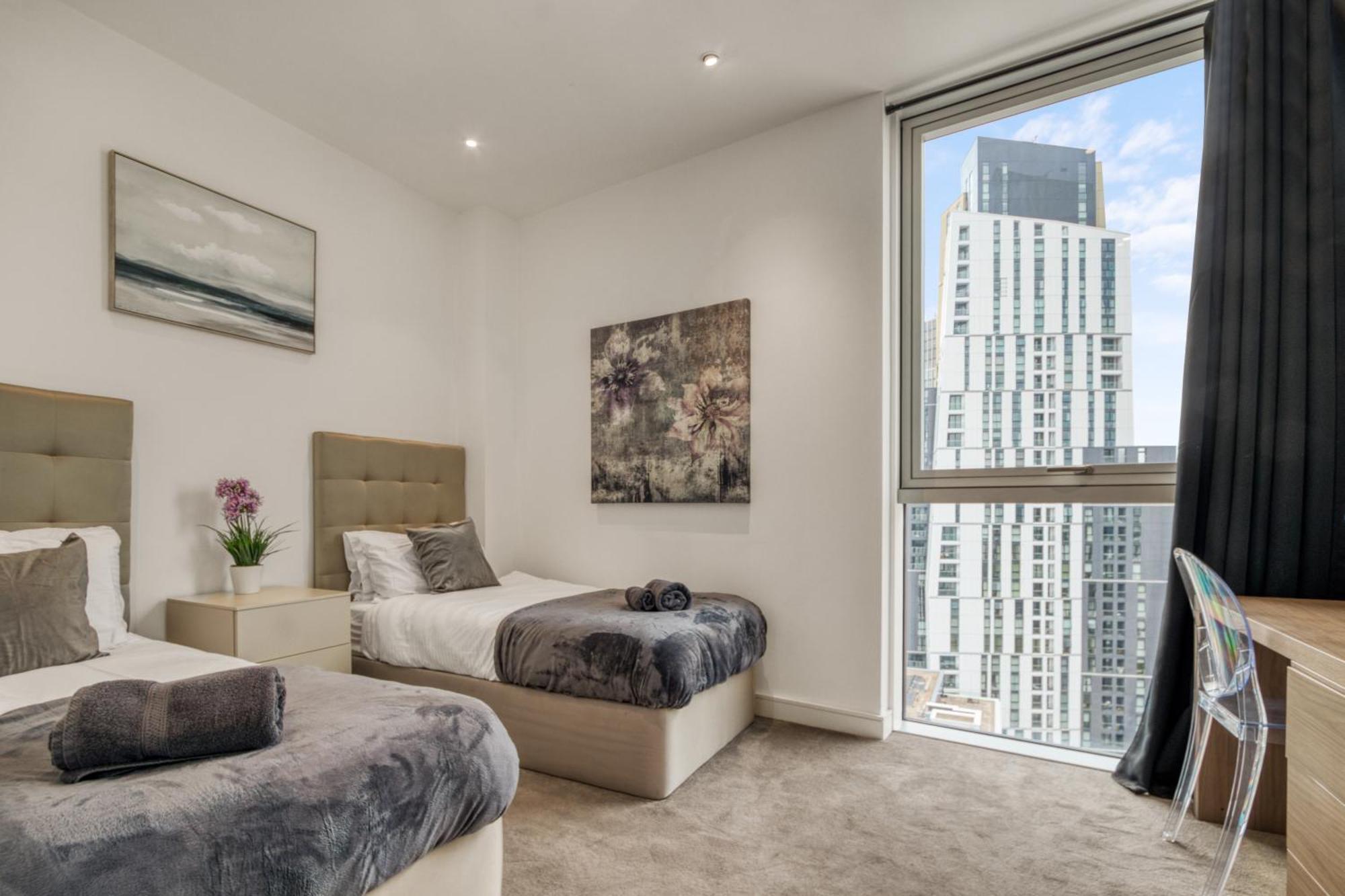 Stunning 360º View Luxurious Penthouse Apartment ลอนดอน ภายนอก รูปภาพ