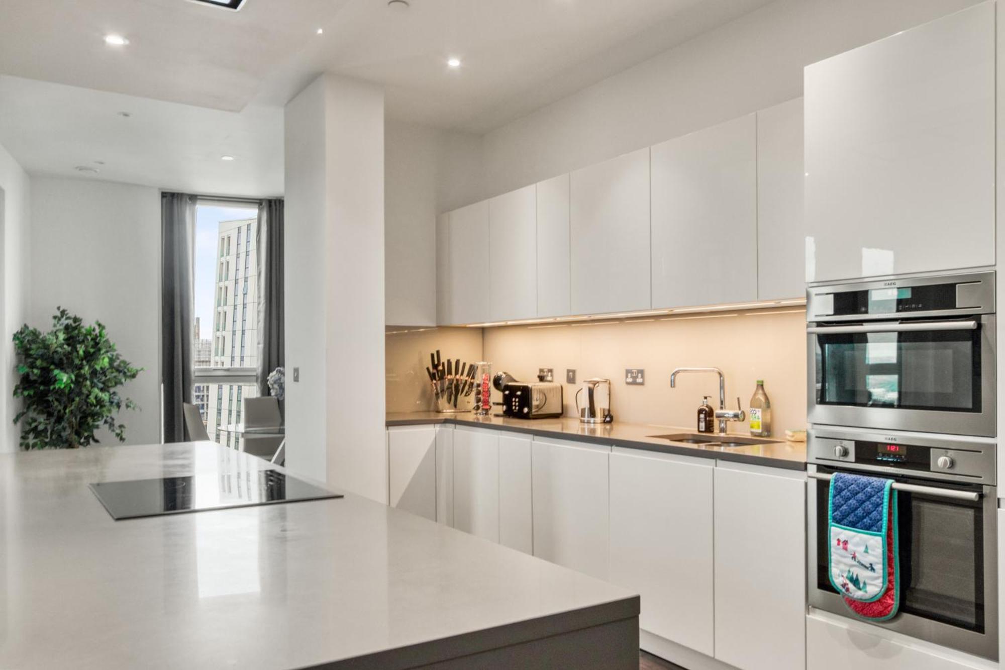 Stunning 360º View Luxurious Penthouse Apartment ลอนดอน ภายนอก รูปภาพ